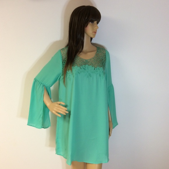 🎉HP🎉BELL SLEEVE DRESS - Picture 4 of 6